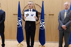 Phần Lan và Thụy Điển nộp đơn gia nhập NATO