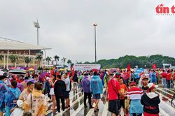 Không khí rực lửa bên ngoài sân Mỹ Đình trước trận U23 Việt Nam - U23 Thái Lan