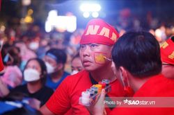 Cổ động viên có 90 phút đầy cảm xúc tại chung kết bóng đá nam SEA Games 31: Tự hào hai tiếng Việt Nam!