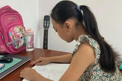 Phụ huynh Hà Nội 'than trời' về đề xuất tăng học phí gấp đôi