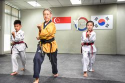 Người phụ nữ 67 tuổi ở Singapore đạt huy chương vàng taekwondo