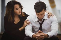 Nhận 'trái đắng' khi tôn sùng chồng quá mức