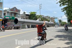 Hiểm họa từ xe chở vật liệu cồng kềnh