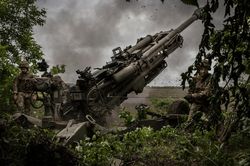 Nga tuyên bố bắn trúng kho đạn lựu pháo M-777 của Mỹ ở Ukraine
