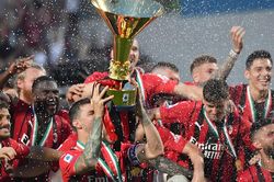 Milan vô địch Serie A sau 11 năm: Chức vô địch của ý chí và niềm tin