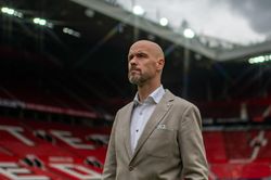 Bóng đá hôm nay 24/5: Erik ten Hag tuyên bố lật đổ Liverpool, Man City. 11 cầu thủ rời Barca