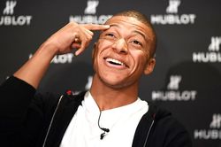 Quyền lực của cầu thủ từ vụ Mbappe