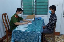 Vàng 'bay' theo ông chú... từ trên trời rơi xuống!
