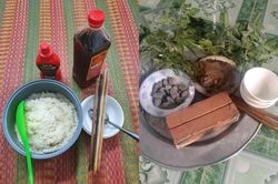Những bữa cơm 'thiếu mùi tiền' hài hước của sinh viên ngày cuối tháng