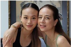 Lộ sắc vóc ái nữ nhà 'người đàn bà thép' tại U23 Thái Lan