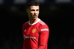 Ronaldo là nguyên nhân khiến MU chia rẽ, đẩy Cavani ra đi và ngăn Conte đến