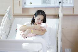 Vân Hugo chia sẻ ảnh 'vượt cạn' thành công, hé lộ bí mật tên nhóc tỳ