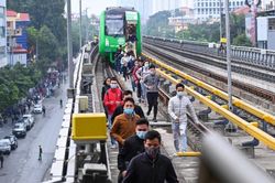 Lãnh đạo Metro Hà Nội nói gì trước sự việc tàu Cát Linh đột ngột 'dừng ngang' trong mưa dông