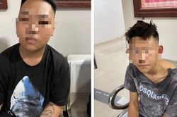 Hai thanh niên 'choai choai' đập vỡ chai bia làm hung khí đi cướp