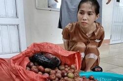Sự thật trong bao tải mận của người phụ nữ buôn hoa quả