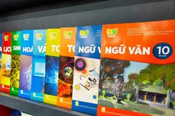 Bộ trưởng GD&ĐT nói về việc sách giáo khoa tăng giá 2-3 lần