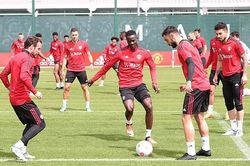Ten Hag đối mặt với phòng thay đồ độc hại ở Man United