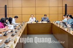 Đoàn ĐBQH tỉnh thảo luận tổ về tình hình kinh tế - xã hội