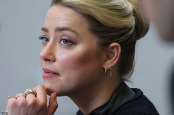 Amber Heard khóc ở phiên tòa