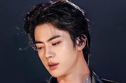 Đẹp trai nhưng Jin BTS rất khó quay phim vì lý do bàng hoàng