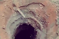 Một xã liên tục xuất hiện những 'hố tử thần'
