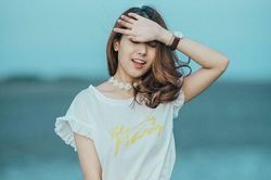 Mẹo làm đẹp: Bí quyết lên đồ giúp nàng 'giấu tiệt' bắp tay to