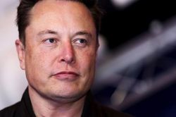 Cổ phiếu Tesla giảm sâu, tài sản Elon Musk rời mốc 200 tỷ USD