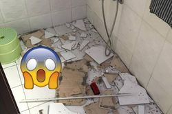 Đang tắm bỗng bị 'tấn công' bởi vật trên trời rơi xuống, nhìn hiện trường mà sợ