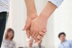 Ngày về ra mắt nhà bạn gái, hành động của cô em gái vợ tương lai khiến tôi chạy mất mặt