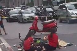 Bé 2 tuổi tử vong thương tâm dưới bánh xe khách