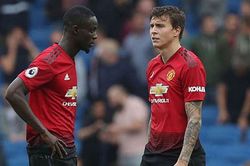 Lộ diện bộ đôi trung vệ phải rời Man United