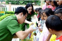 Gói trọn yêu thương, mang Tết thiếu nhi đến sớm với các em vùng cao Quảng Bình