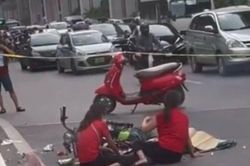 Cháu bé 3 tuổi tử vong dưới gầm xe khách trên đường Hà Nội