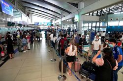 Giá vé máy bay đến nhiều địa điểm du lịch trong dịp Hè tăng cao