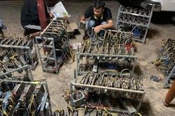 Trào lưu 'lướt sóng' chứng khoán, tiền kỹ thuật số: Cú sập hầm tan nát