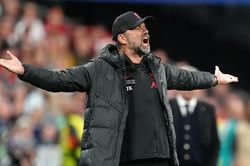 HLV Klopp chê Real Madrid đá phòng ngự số đông