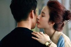 Mang tiền công ty bao tình trẻ, khi lộ chuyện vỡ nợ, giám đốc về lạy lục vợ xin điều này