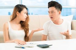 Tôi run rẩy báo với chồng tin 400 triệu tiền tiết kiệm bị mất trắng, nào ngờ anh ấy chuyển thẳng vào tài khoản tôi một khoản tiền lớn hơn