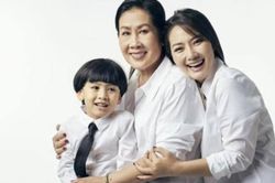 Ngọc Lan hạnh phúc khoe ảnh chụp cùng 3 thế hệ, cay khóe mắt khi chứng kiến hành động này của con