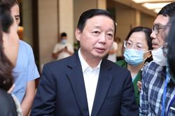 Hà Nội 'phố biến thành sông' sau trận mưa lịch sử, Bộ trưởng Tài nguyên và Môi trường nói gì?