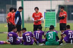 HLV Gong Oh Kyun mạo hiểm danh tiếng vì sơ đồ 4-3-3?