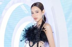 Dàn sao Việt diện đầm gợi cảm tại sự kiện thời trang
