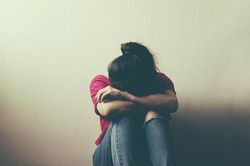 Sau khi mẹ mất, tôi sững sờ thấy số điện thoại của sếp tôi được lưu trong máy mẹ và bí mật của gia đình được vén màn