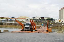 Tỉnh Quảng Ninh: Lối mở cầu phao tạm Km3+4 Hải Yên thông quan trở lại