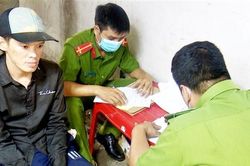 Bắt đối tượng tàng trữ ma túy và hung khí trái phép