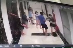 Hà Nội: Người đàn ông xô đẩy, tát phụ nữ đi cùng thang máy chung cư