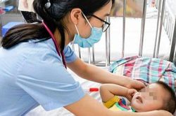 Cảnh báo 3 triệu chứng trở nặng bệnh tay chân miệng