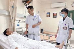 Người đàn ông bị vỡ tinh hoàn khi đá bóng