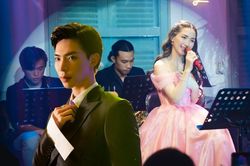 Hòa Minzy bị chê bai giọng hát khi bán 'bắp luộc' của Erik trên sân khấu