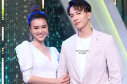 Được yêu cầu nhảy cùng Ninh Dương Lan Ngọc, ST Sơn Thạch vô tình tiết lộ việc cả hai sống chung nhà?